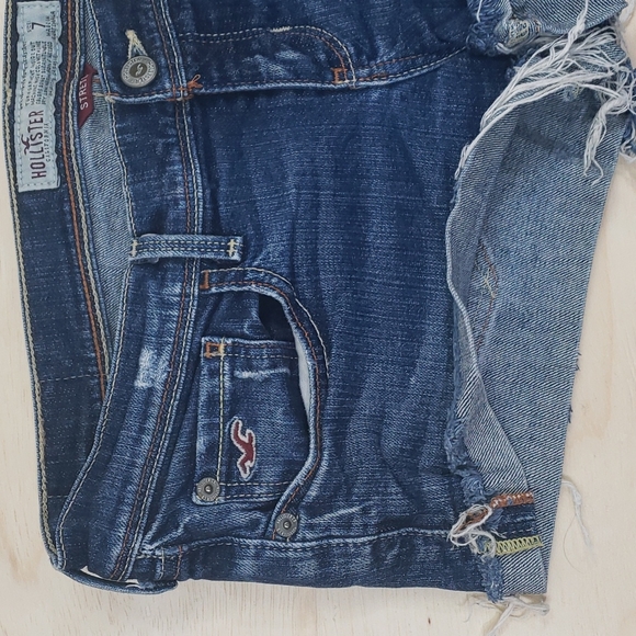 🎀🎀 2 pairs of Hollister jean shorts - Picture 6 of 12